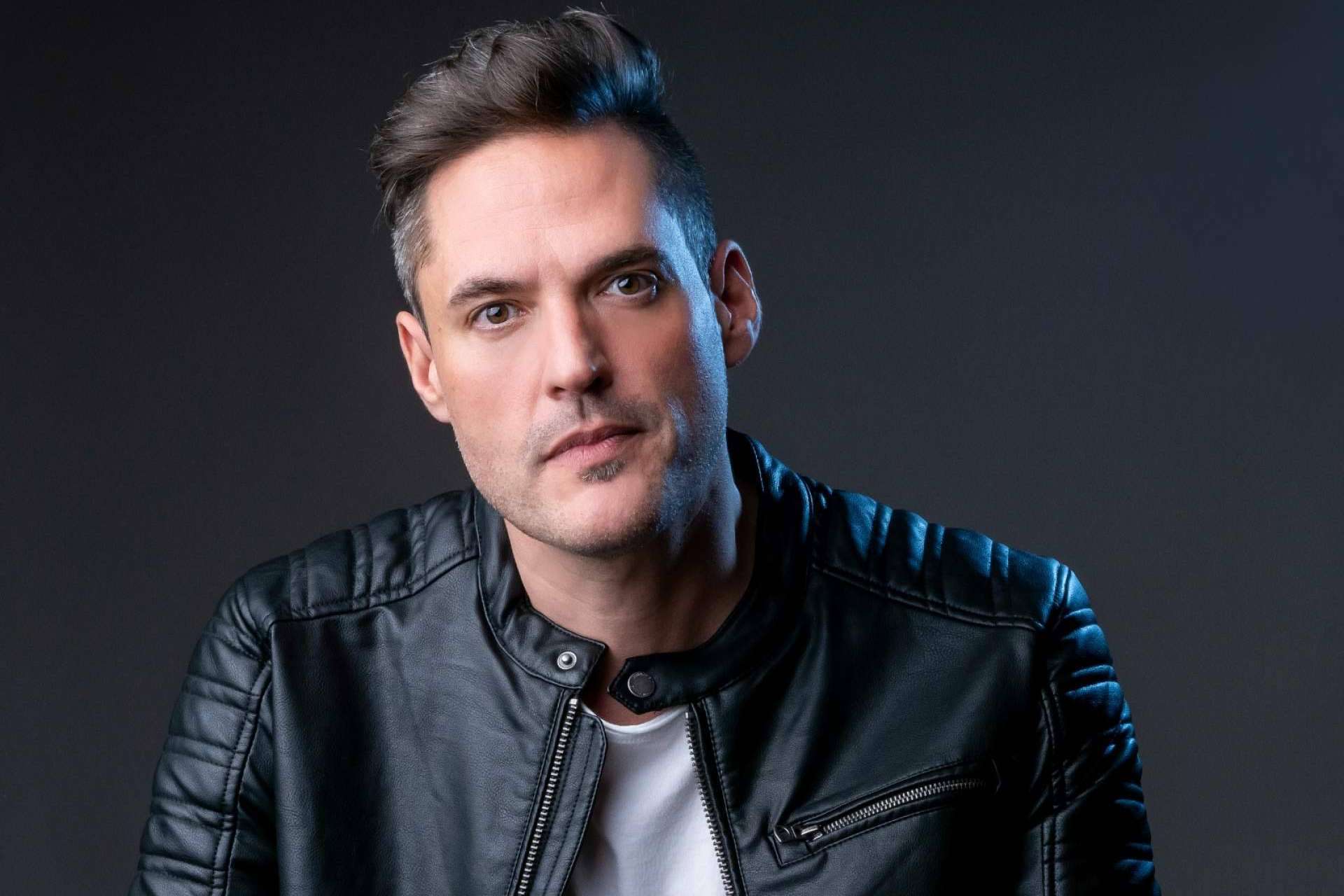 El DJ Iván Jiménez diversifica su carrera musical con el tema Lay me Down