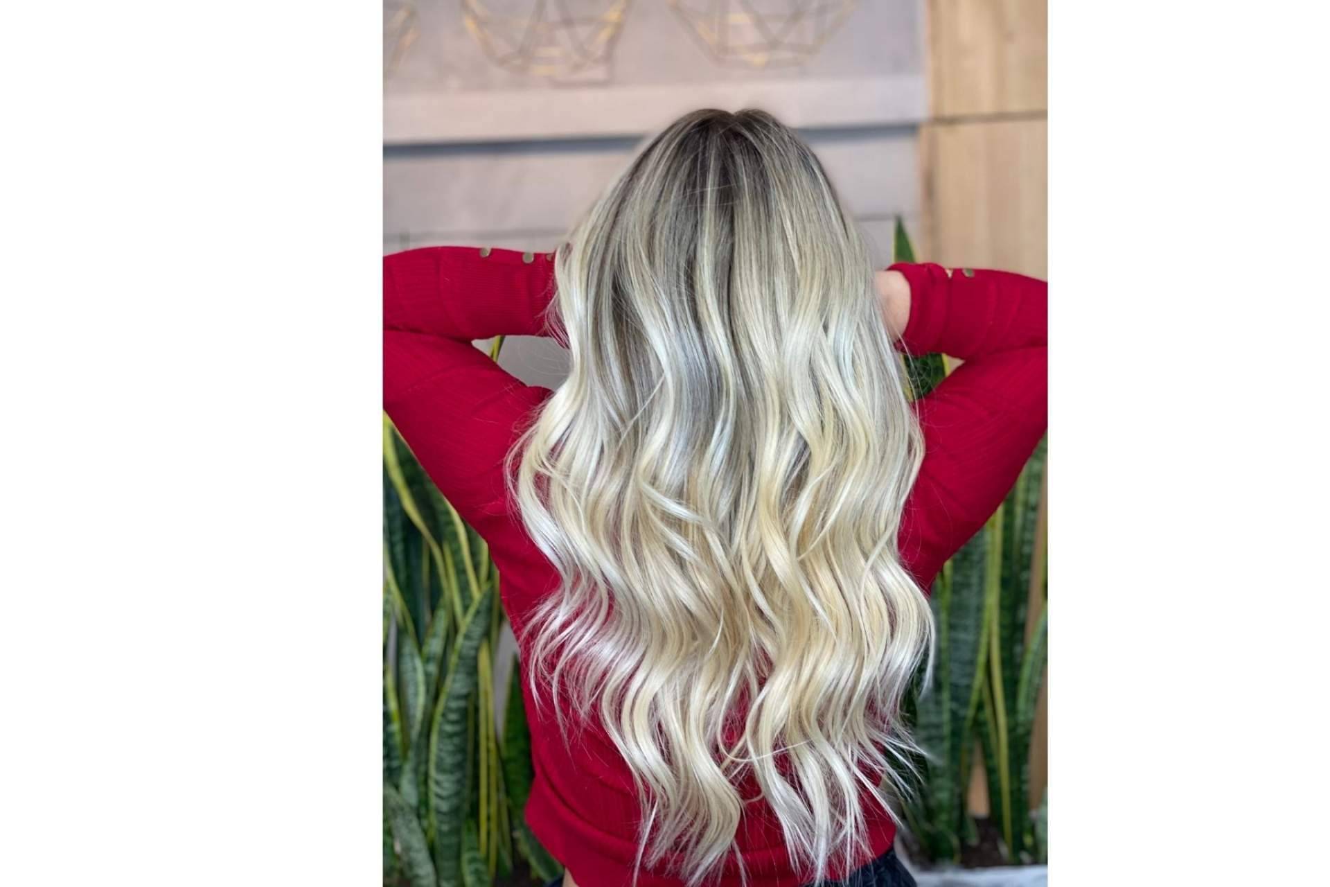 Rubios perfectos llenos de naturalidad en tendencia con DIM Salón