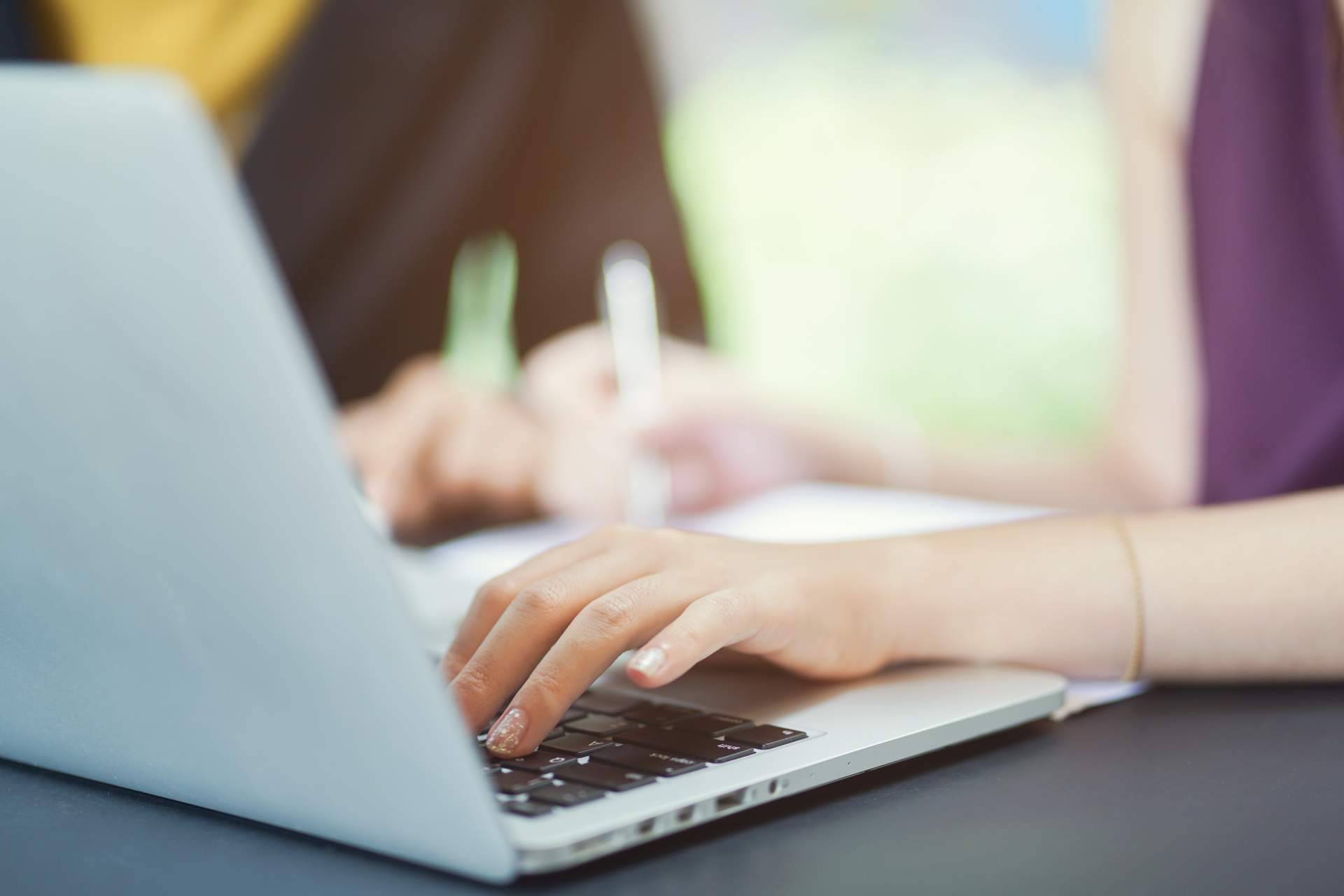 SETROI opiniones. Los usuarios recomiendan el servicio de posicionamiento web