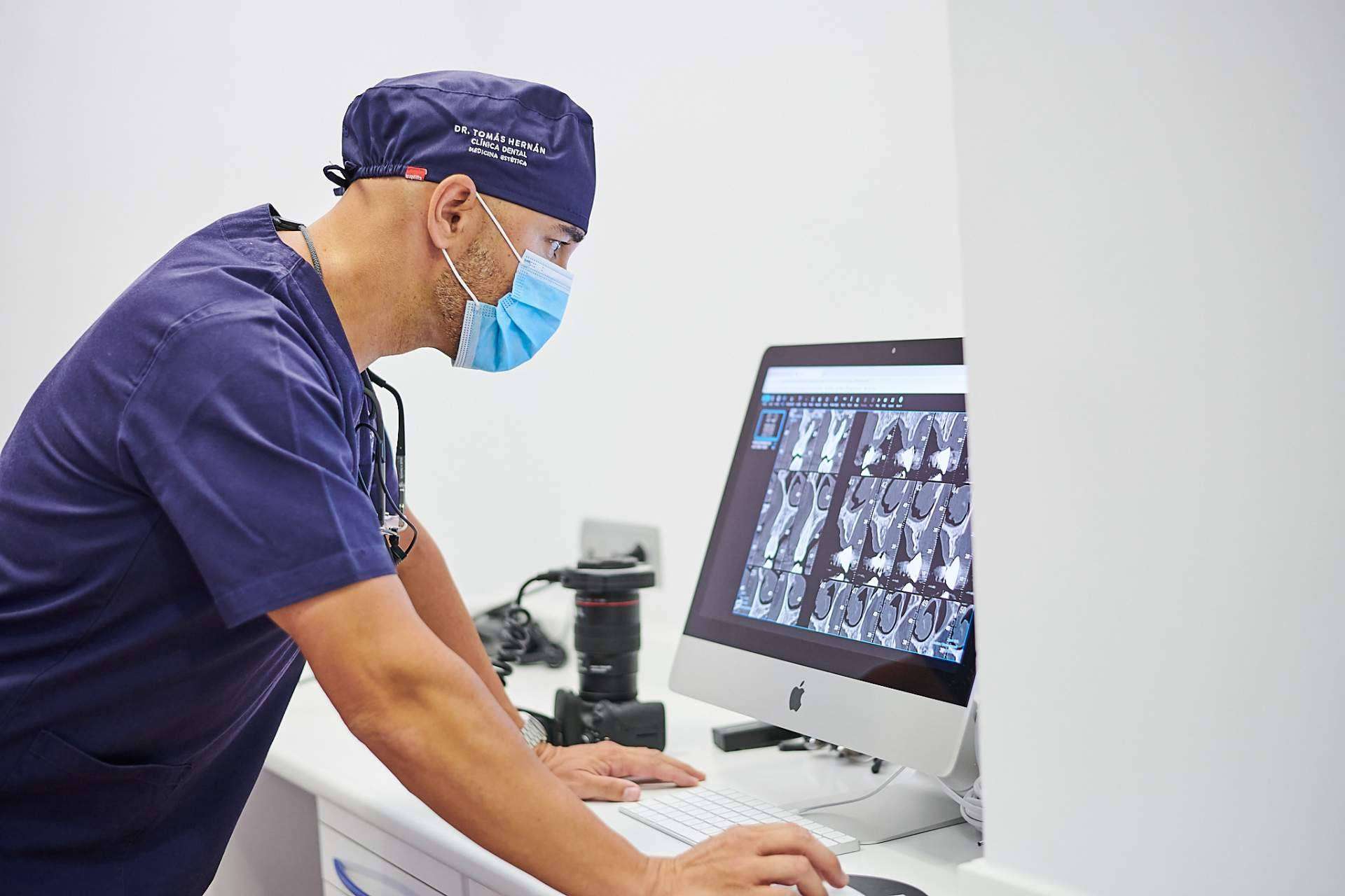 Clínica Dental Dr. Tomás Hernán, una referencia en implantes dentales