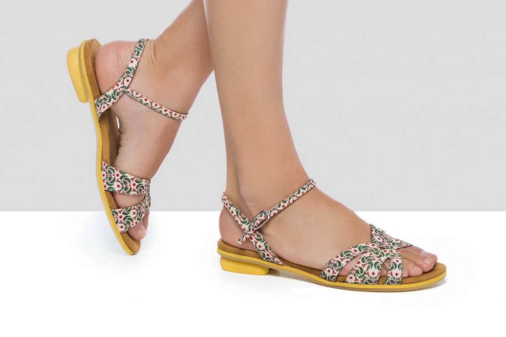 Las sandalias planas como las de Audley se posicionan como la tendencia de este verano