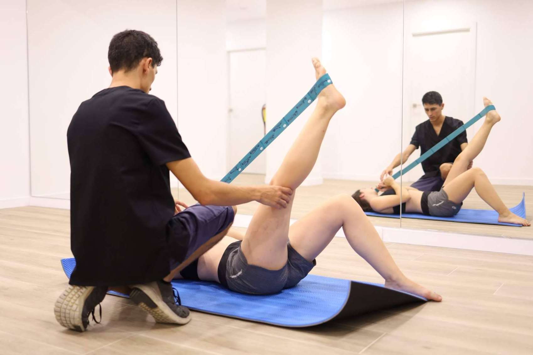 El trabajo de un fisioterapeuta deportivo, lo explica Carlos, fisioterapeuta deportivo y gerente de Clínica Axial, centro de Fisioterapia deportiva y rehabilitación en Barcelona