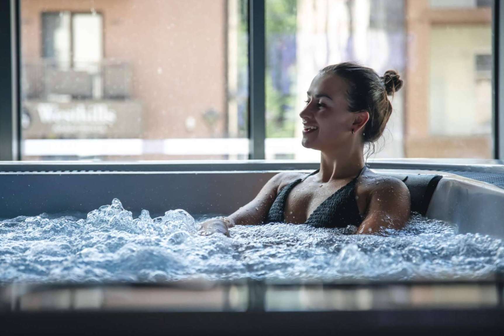 Hidroxury, empresa especializada en el sector de la salud y el bienestar, ofrece un jacuzzi interior para todas las necesidades