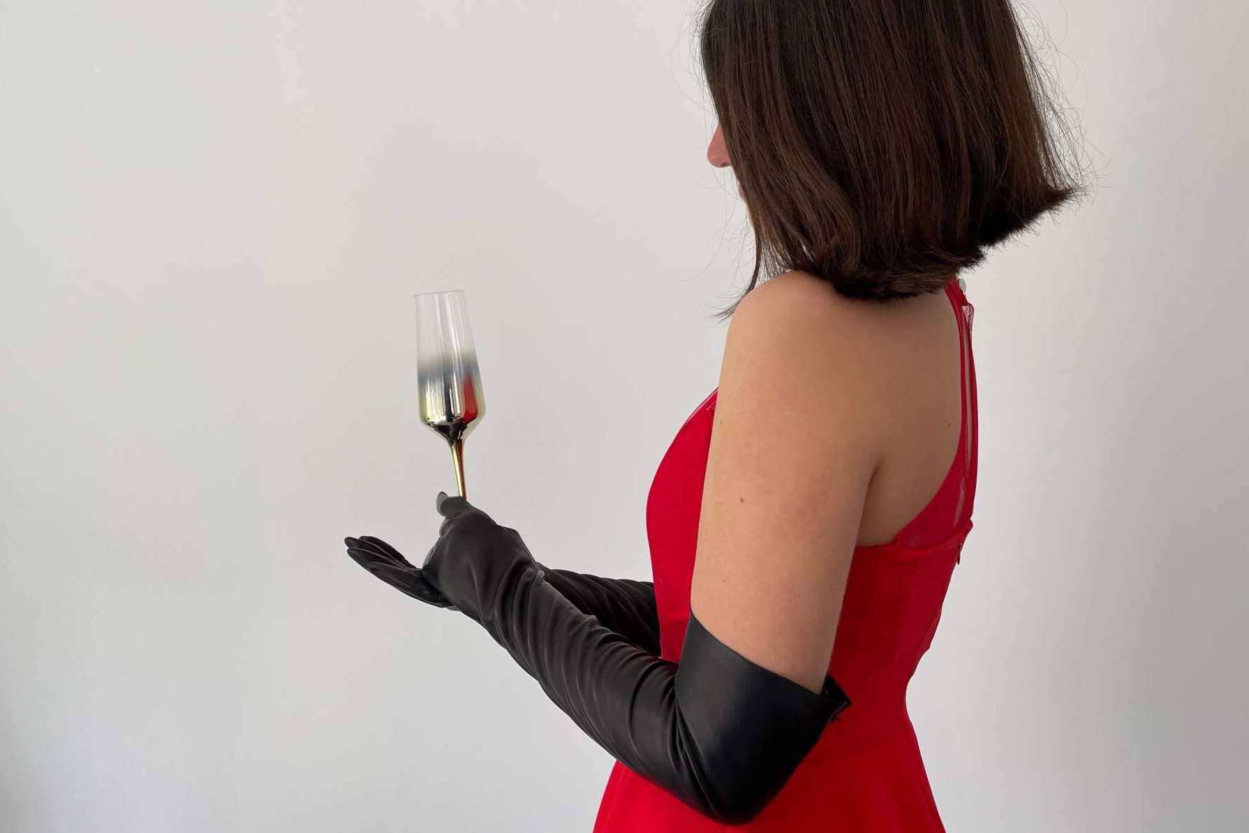 Santacana ofrece una gran variedad en diseños de guantes de ceremonia