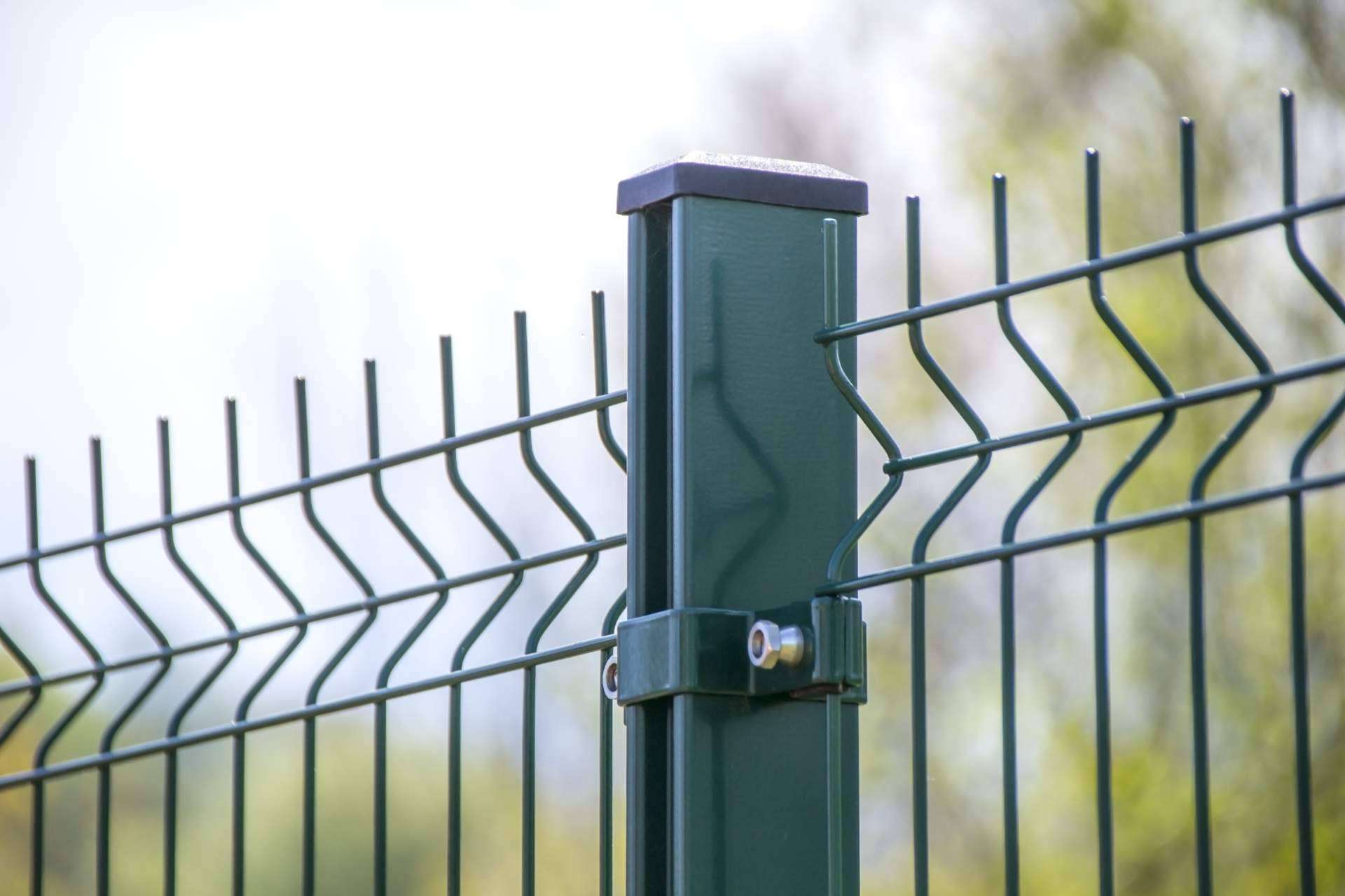 Securfix, lanza sus puertas mallazo siendo un referente en vallados metálicos