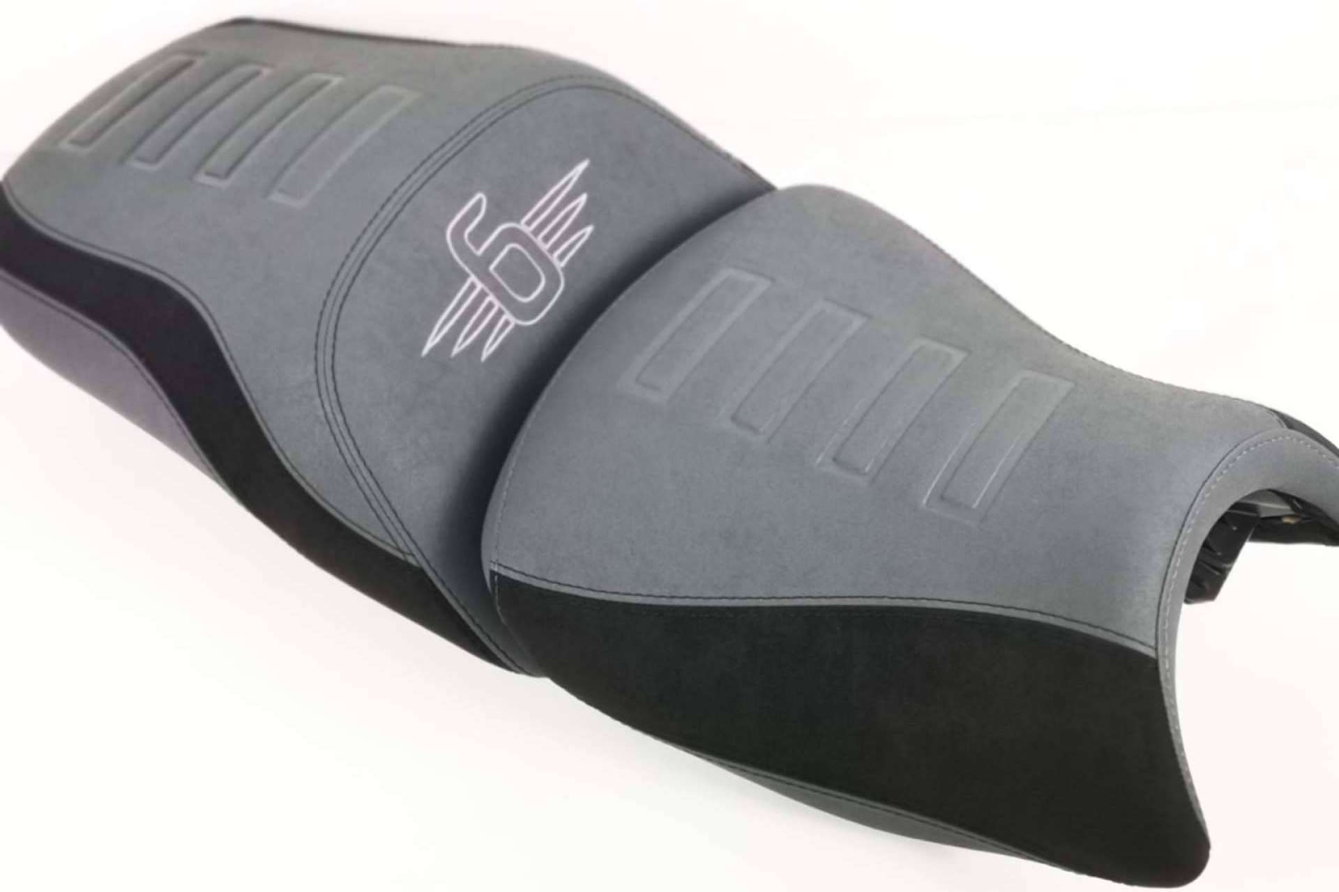 FUNDAS ofrece un asiento cómodo moto para ir en carretera