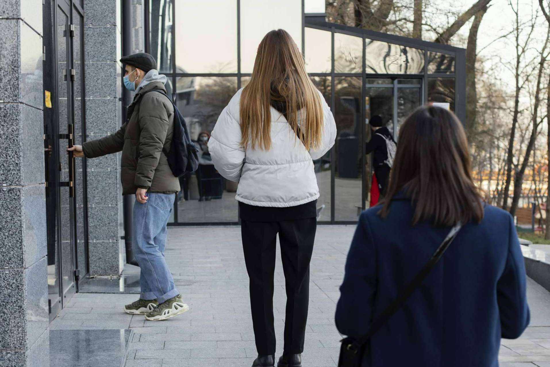 ¿Qué pasó con los solicitantes de asilo y el arraigo laboral?