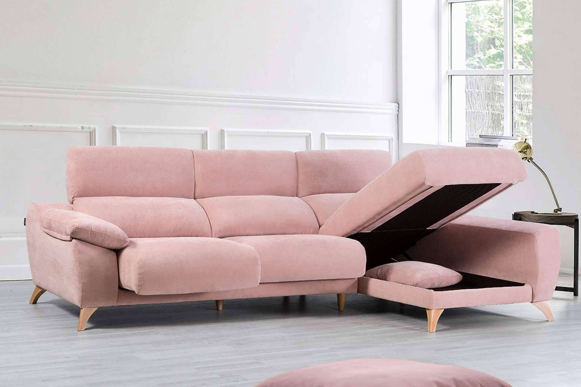 ¿Cúales son las ventajas de tener un sofá con chaise longue en el hogar?