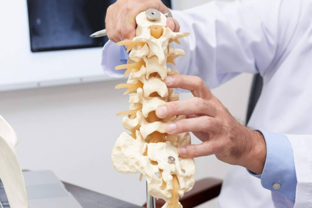 La cirugía endoscópica de columna en 2026; una de las principales innovaciones en cirugía no invasiva